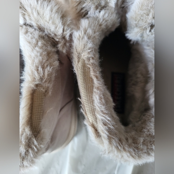 Skeckers Cozy Fur-Lined Winter Boots for Women, Size 7.5 - Picture 7 of 7